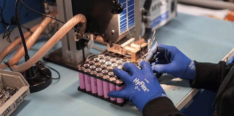Grâce à sa récente mutation en mode Industrie 4.0, Vlad pourra alimenter une partie des 10.000 nouveaux respirateurs fabriqués en urgence par Air liquide.