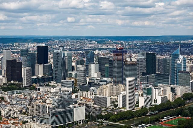 La Défense est un moteur de l'économie française qui, depuis qu'elle a été érigée il y a soixante ans, ne cesse de se rebâtir. (Photo d'illustration)