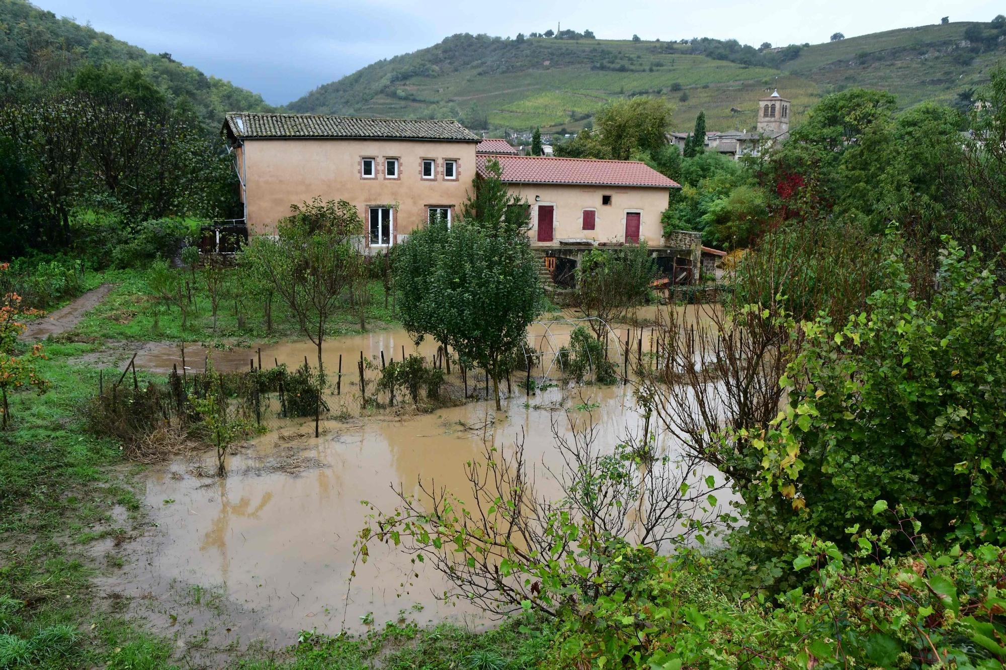 Les pluies ont atteint jusqu’à 700 millimètres dans certaines zones de l’Ardèche et près de 900 personnes ont été évacuées.