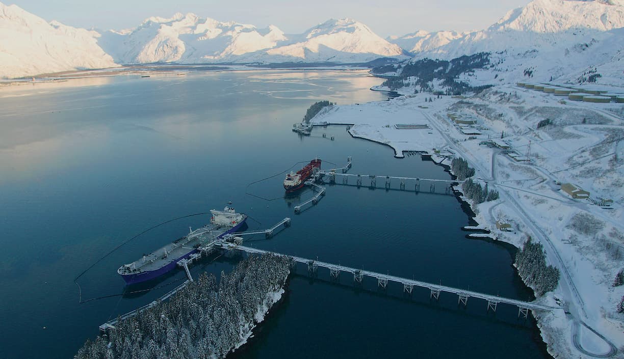 Le site de forage pétrolier Polar Adventure Tanker à Valdez, en Alaska (États-Unis).