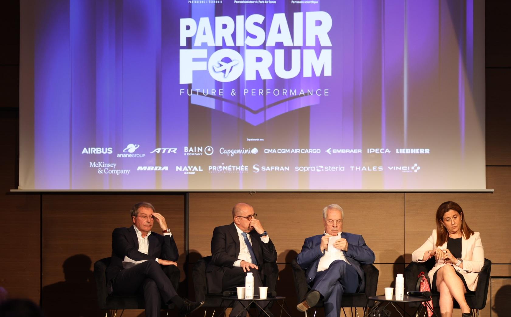 De gauche à droite : Pascal De Izaguirre (Corsair), Gilles Talec (Air Austral), Marc Rochet (Aérogestion), Christine Ourmières-Widener (Air Caraïbes)/