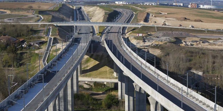 Un partenariat public-privé avait été conclu au début des années 2010 sur la LGV Sud-Europe Atlantique entre Tours et Bordeaux.