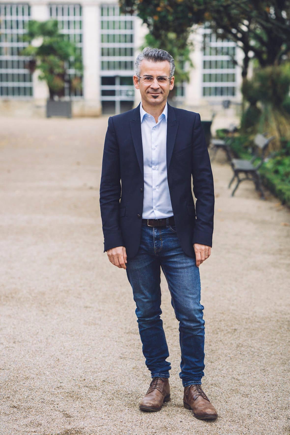 Emmanuel Denis a été élu notamment grâce à une abstention record de 65% à Tours, soit 6 points de plus que la moyenne nationale. En cause, l'absence de mobilisation des électeurs de droite et du centre. Le maire qu'ils avaient élu élu en 2015, Serge Babary, a en effet rejoint le Sénat en 2017 et confié les clés de la ville à son premier adjoint, Christophe Bouchet. Une trahison pour de nombreux tourangeaux.