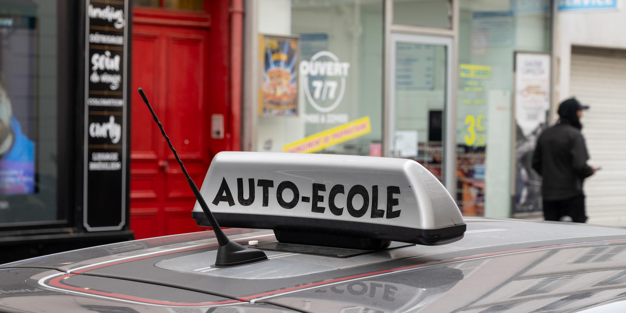 Le coût moyen du permis de conduire a été évalué à 1.669 euros, en 2024, par une étude de l’Agence nationale des titres sécurisés (ANTS).