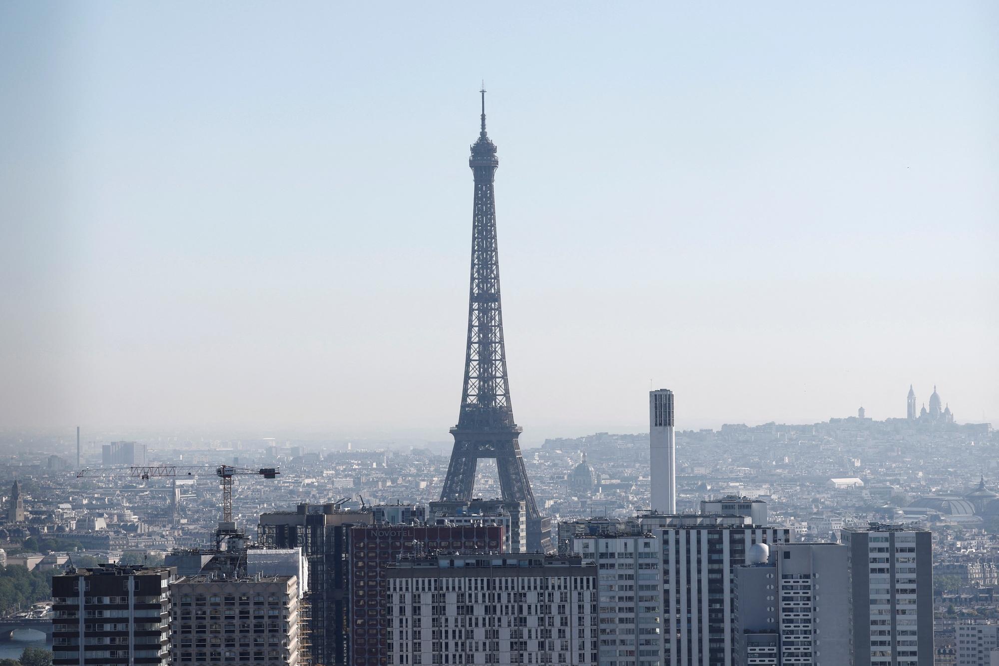 « Les restaurateurs ont subi une baisse importante de la fréquentation », selon Charles Znaty, président du Medef Paris.