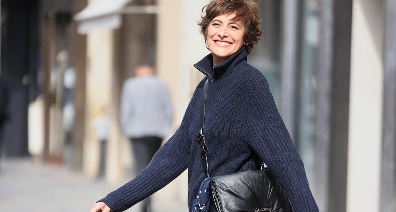 Icône de la mode des années 80 à 90 et égérie Chanel, Inès de la Fressange est probablement l'un des visages les plus associés au luxe, en France comme à l'étranger.