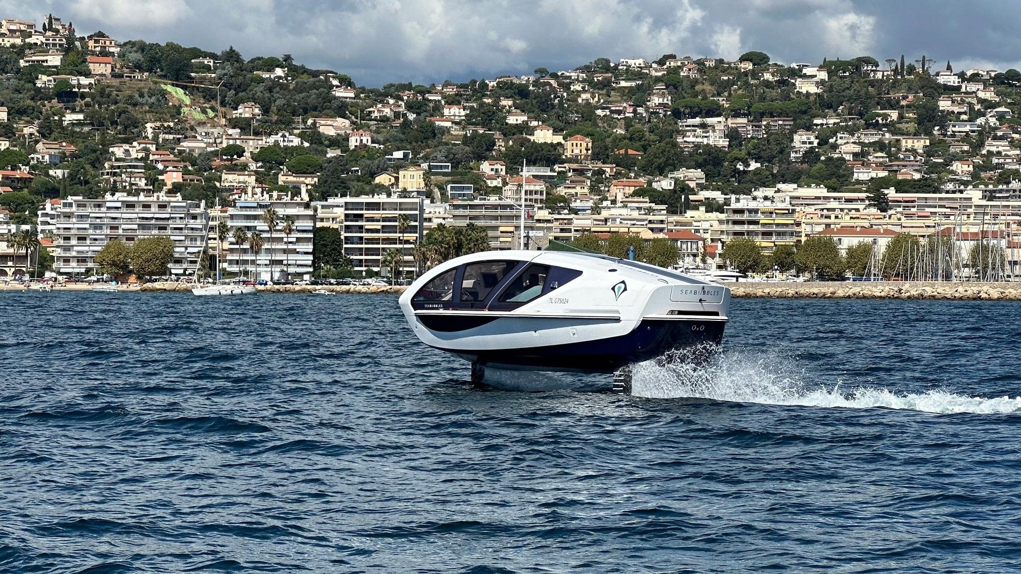 Alors que la jeune pousse avait transporté près de 2.000 passagers durant l'été 2023 sur le lac d'Annecy, SeaBubbles attend désormais le dépôt des offres de reprise auprès du tribunal de commerce de Lyon (Rhône).