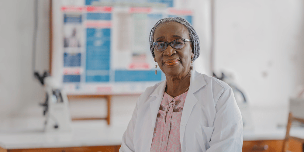 Le professeur Rose Leke est la lauréate 2024 pour l'Afrique et les Etats arabes du "Prix L'Oreal-Unesco pour les femmes et la science".