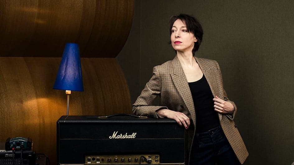 «Jeanne» sort dans les bacs le 4 avril. La chanteuse sera en tournée dans toute la France, et à l’Olympia le 2 décembre.