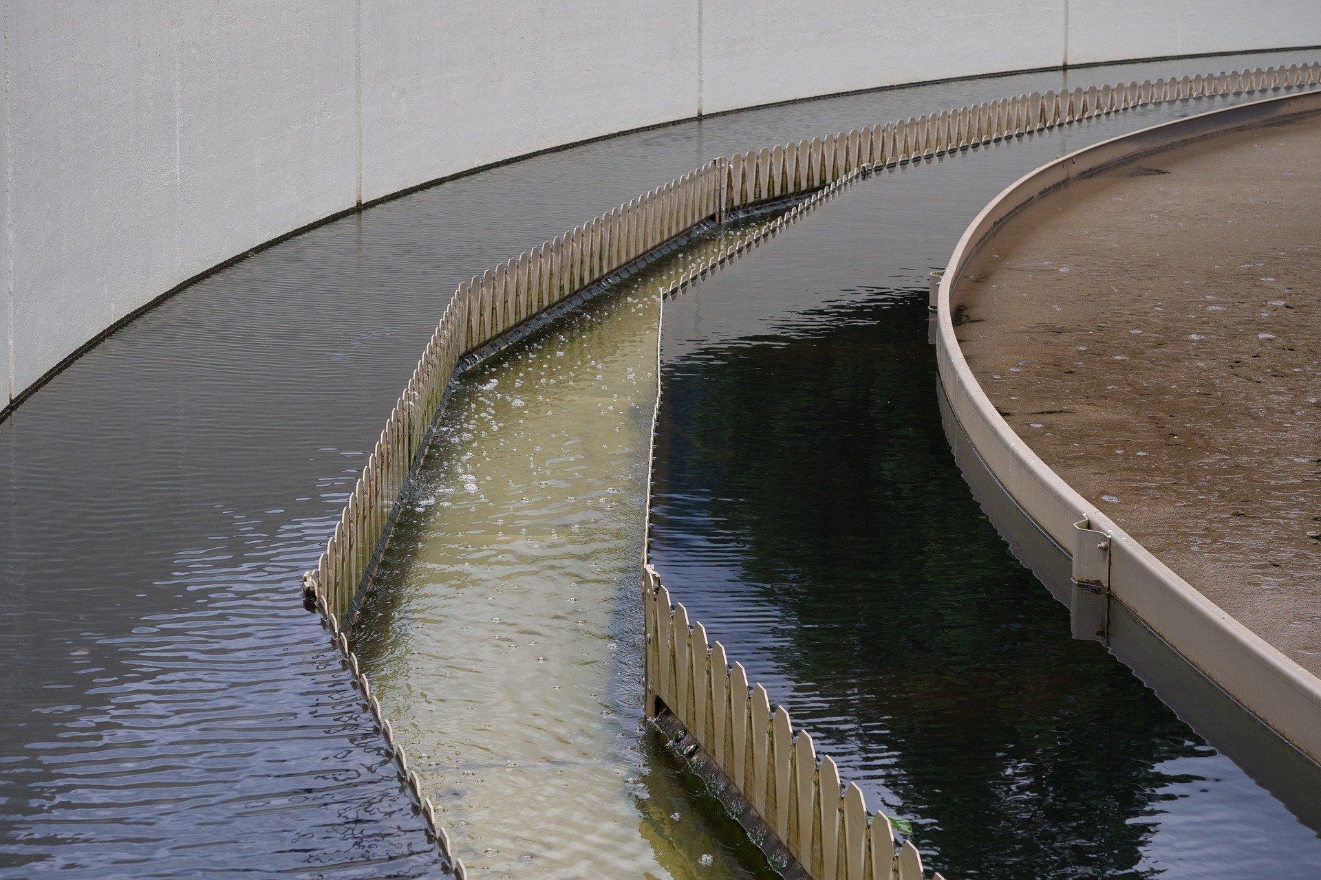 L'État souhaite étendre l'assiette de la redevance sur les PFAS aux collectivités territoriales, à travers une modification de la loi par le biais du projet de loi de finances 2026.