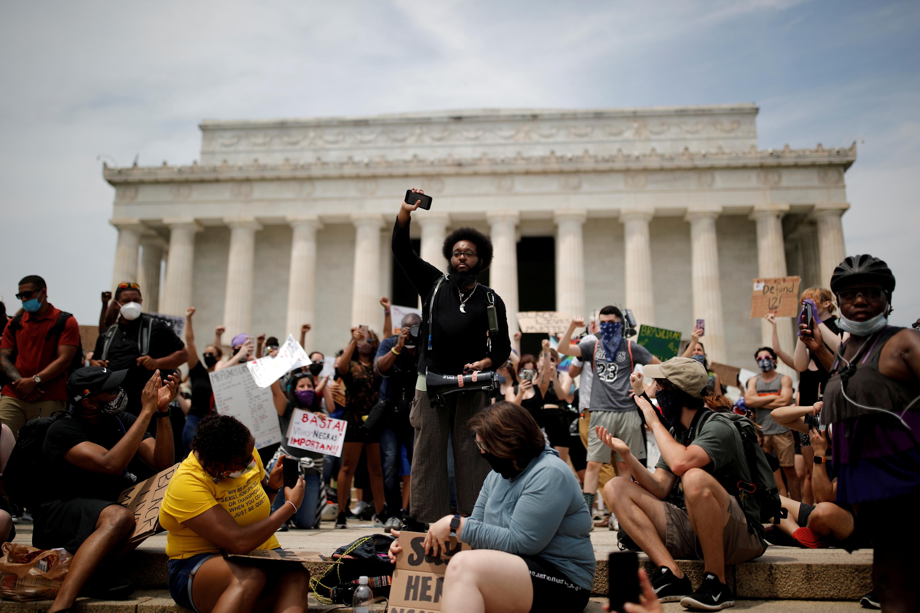 Usa: proposition democrate pour reformer la police apres la mort de floyd