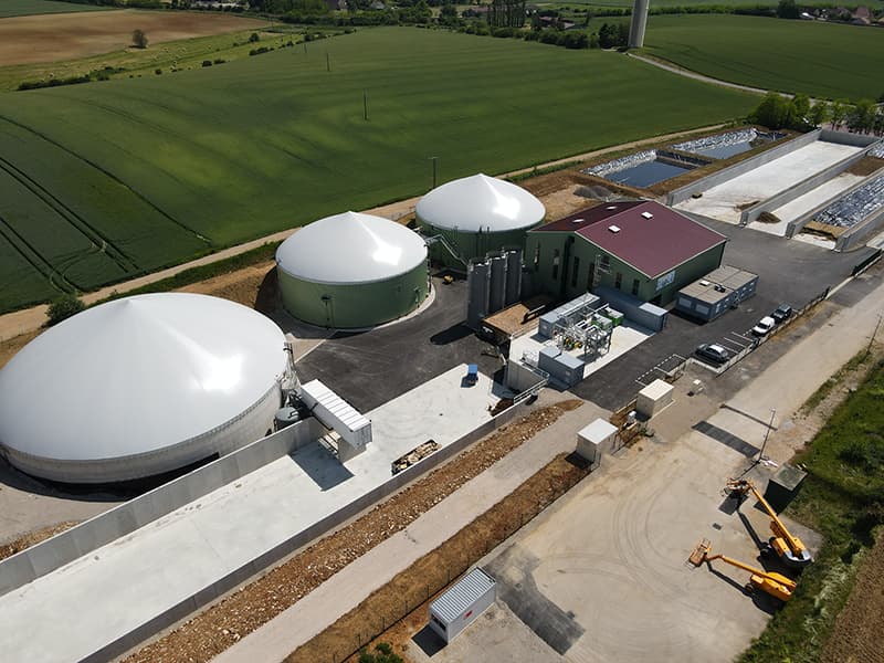 Le site de Dole Biogaz situé à Brevans (39) a injecté ses premiers mètres cubes de gaz vert, il y a presqu’un an, dans le réseau de gaz naturel.