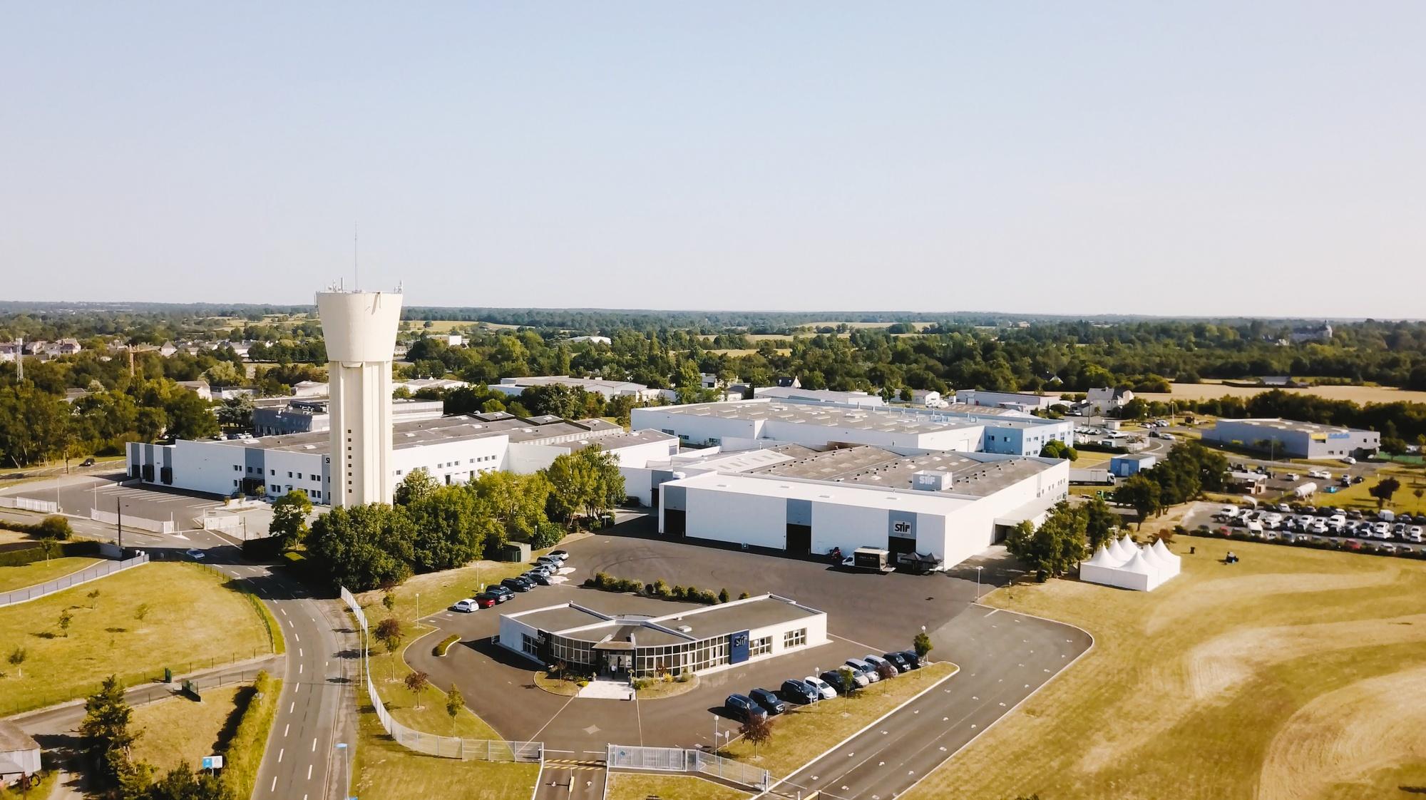 STIF, domiciliée à Saint-Georges-sur-Loire dans le Maine-et-Loire, a été repérée par le géant américain Tesla.