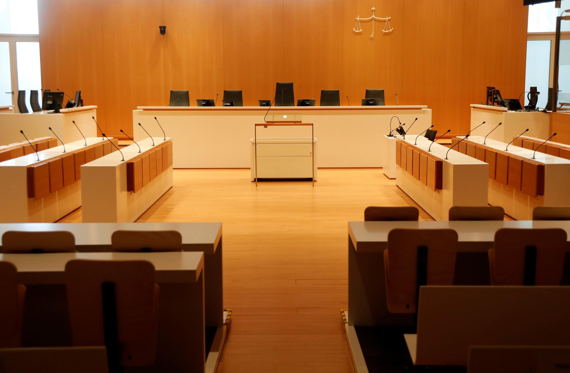 Procès, Mediator, tribunal,