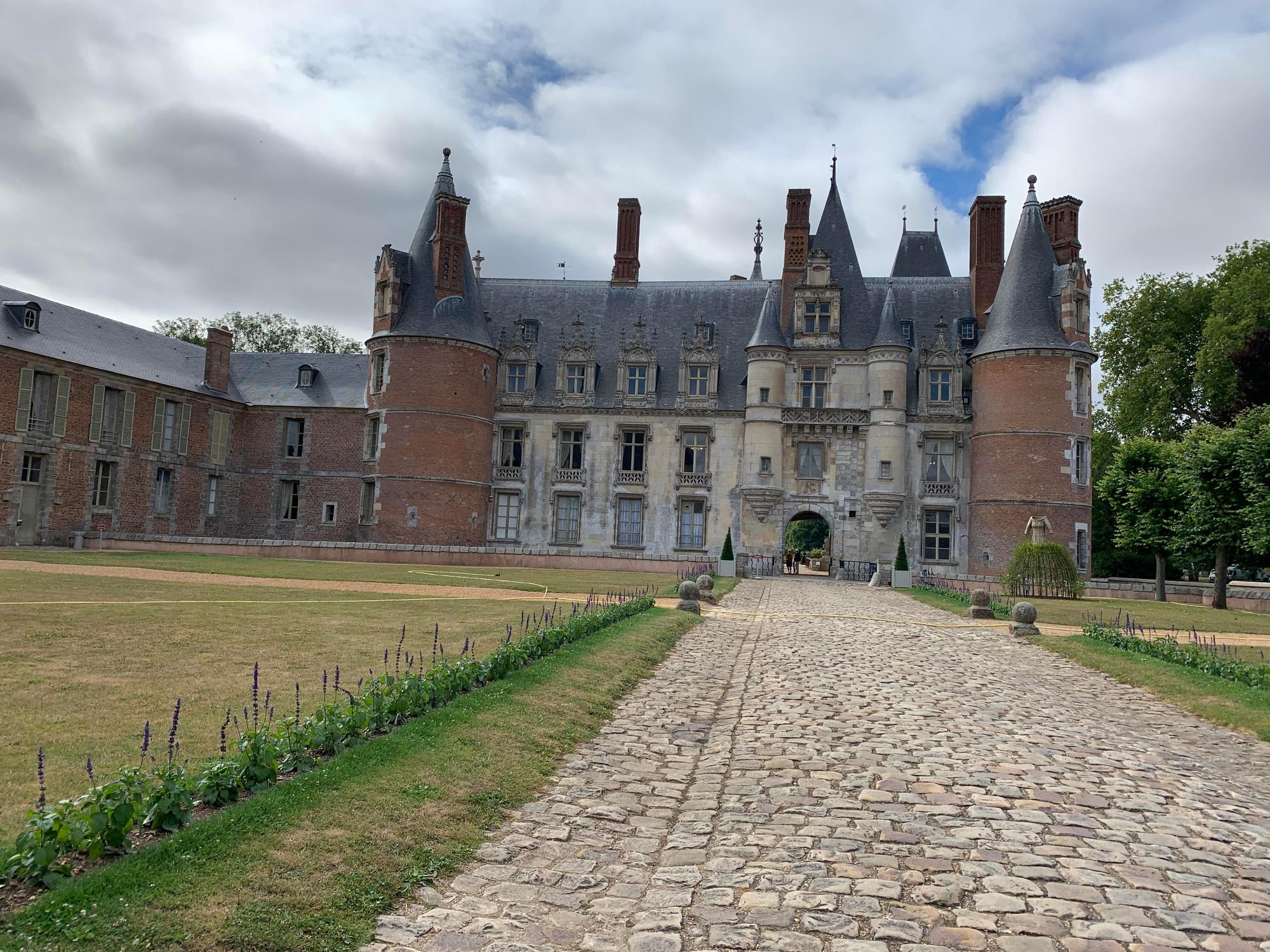 Parallèlement à l’équipement de capteurs, ici au château de Maintenon, Protomotech a développé Kwys, une application de promotion du patrimoine, qu’elle vient de vendre à la ville de Meung sur Loire (45)