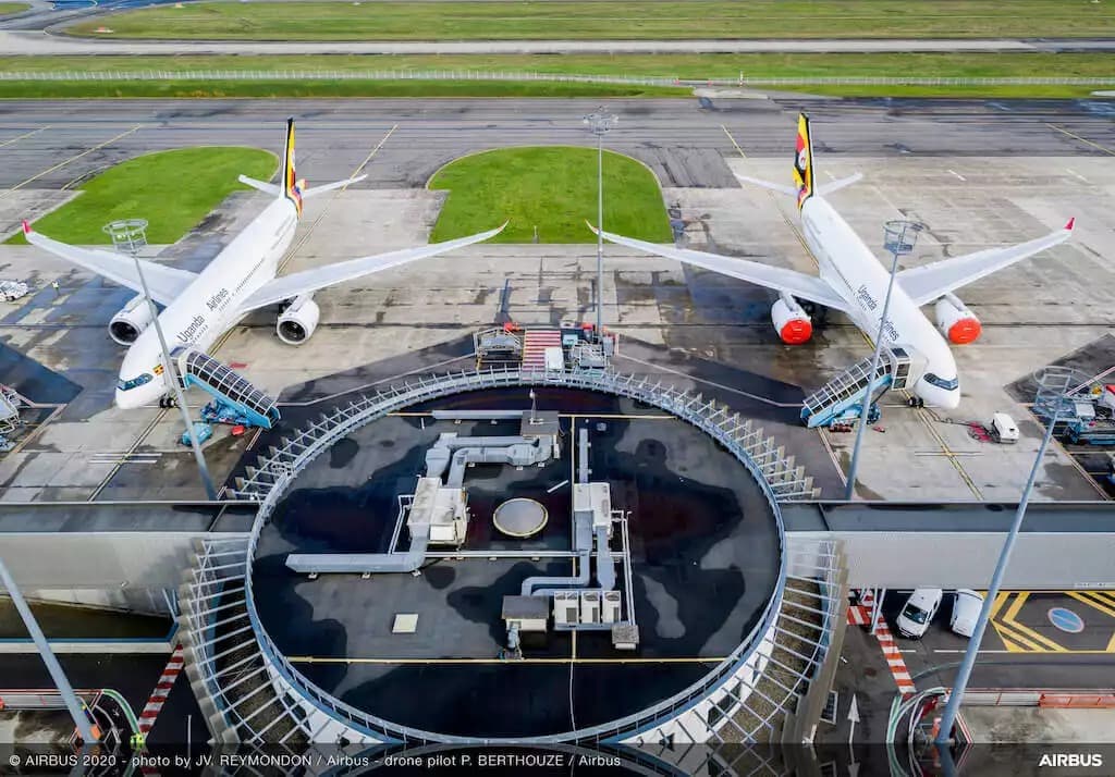 A330neo Uganda Airlines MSN1977 and MSN1979 - On Ground - copie