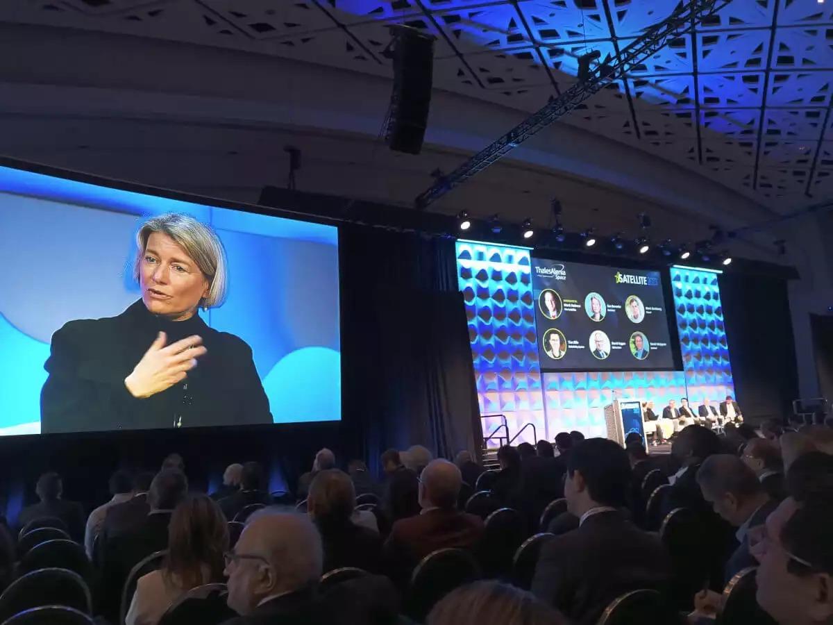 Eva Berneke intervenant lors de la conférence Satellite de Washington, en mars 2023.