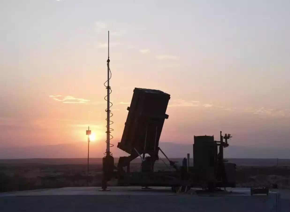 Un système de défense aérienne Iron Dome est situé au champ de tir de missiles de White Sands au Nouveau-Mexique