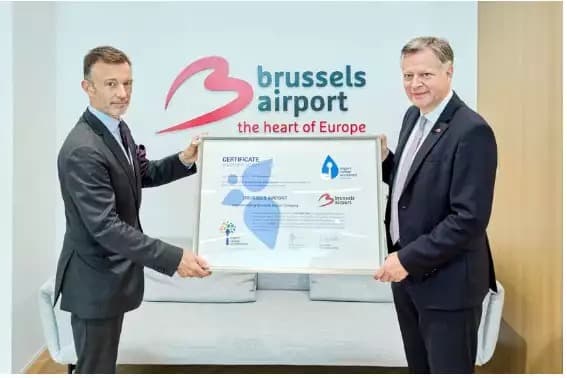 A gauche, Olivier Jankovec, directeur général d'ACI Europe et à droite, Arnaud Feist, directeur général de Brussels Airport