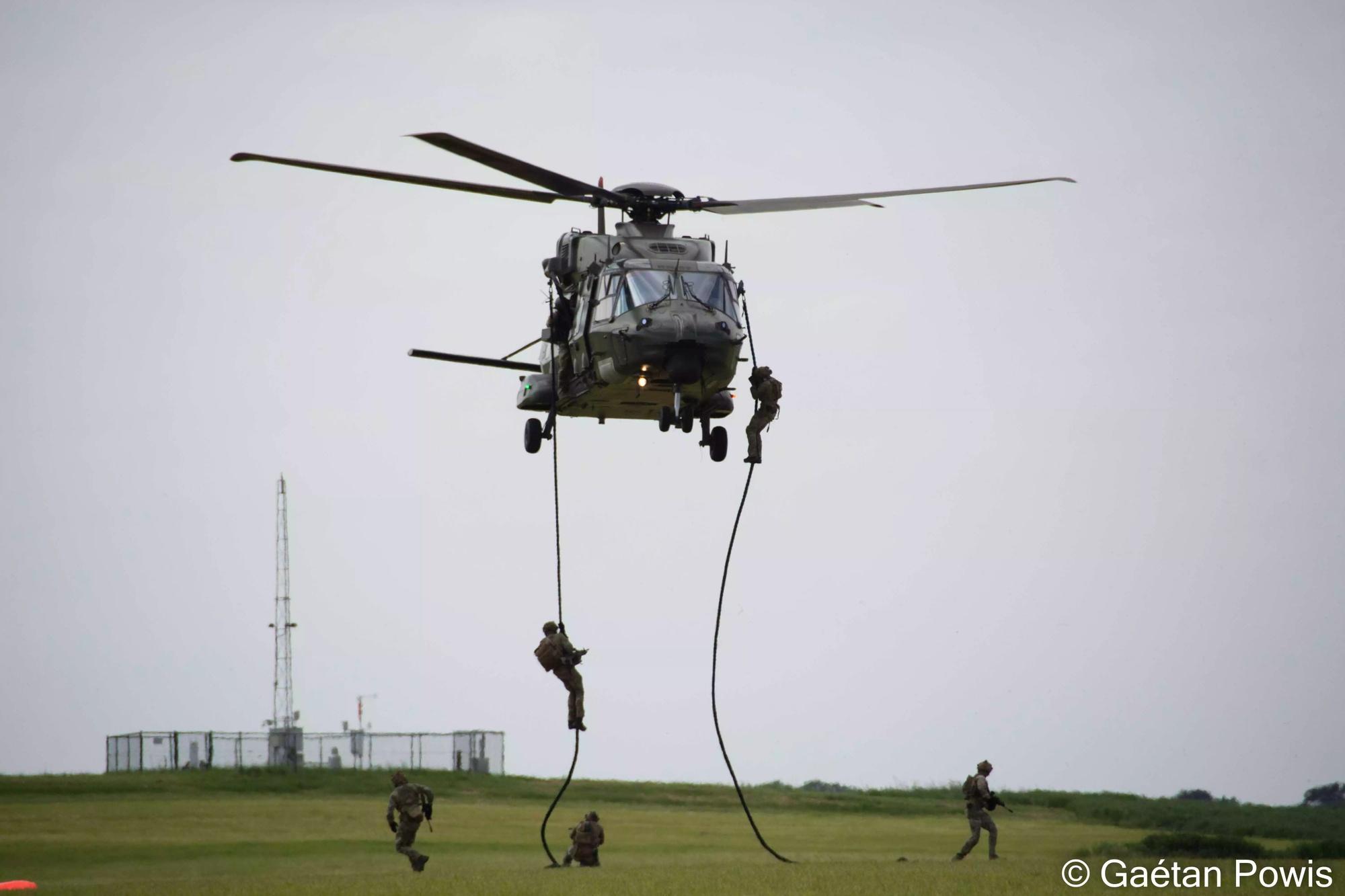 Démonstration d'aérocordage de militaires du SOR depuis un NH90 TTH belge durant le Beauvechain Base Day (7 mai 2025).