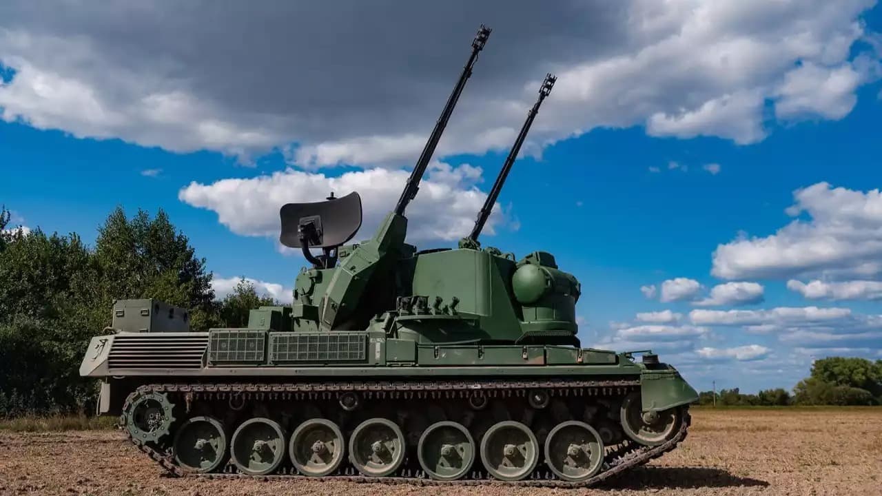 Canon antiaérien mobile Flakpanzer Gepard ukrainien en position de tir (2023).