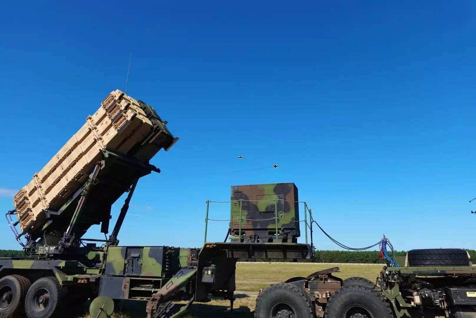 Lance-missiles M903 d'un système antiaérien américain Patriot déployé en Slovaquie, équipé de 6 intercepteurs PAC-3 MSE et de 2 PAC-2 (11 août 2022).