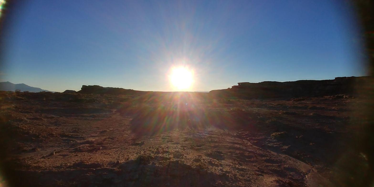 Le jour se lève sur l'habitat martien de la Mars Society