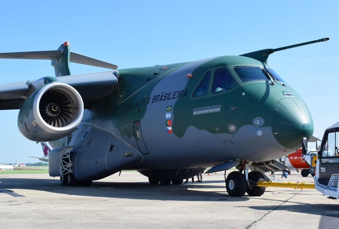 Le KC-390 est présenté au salon du Bourget 2017