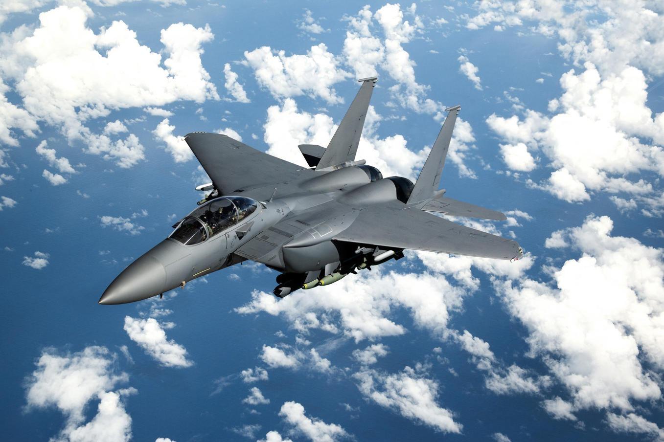 The F-35 will operate alongside the F-15SG.