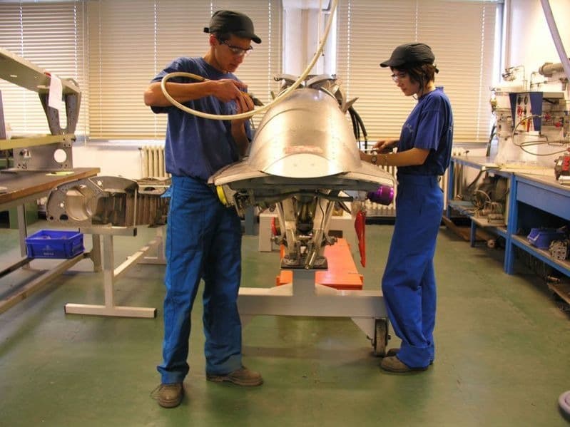 Le lycée Airbus forme 350 jeunes par an aux métiers de la production.