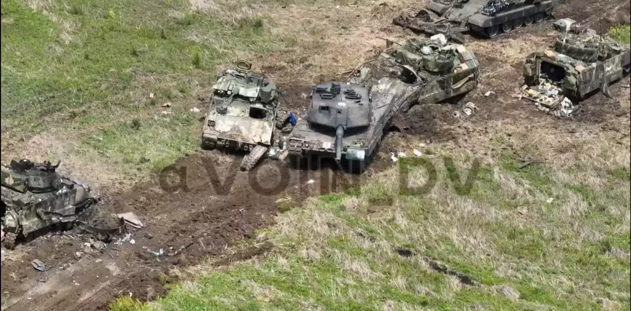 Char de combat Léopard 2A6, VBCI M2A2 ODS SA et char de déminage BMR-2 ukrainiens détruits/endommagés et abandonnés.