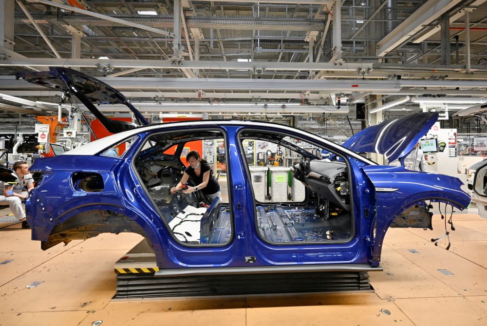 Une ID.4 électrique sur une ligne de l'usine Volkswagen de Zwickau en Allemagne.