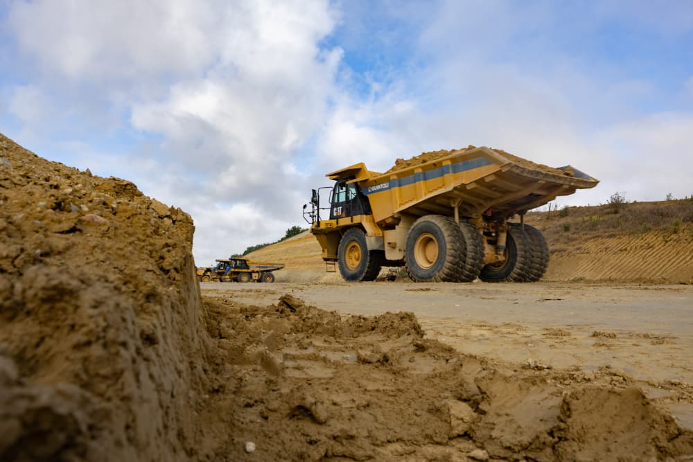Actuellement, 800 personnes et 320 engins sont mobilisés sur le chantier.