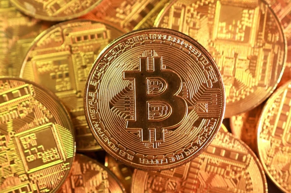 Cette illustration, prise le 10 septembre 2025, représente la cryptomonnaie Bitcoin.