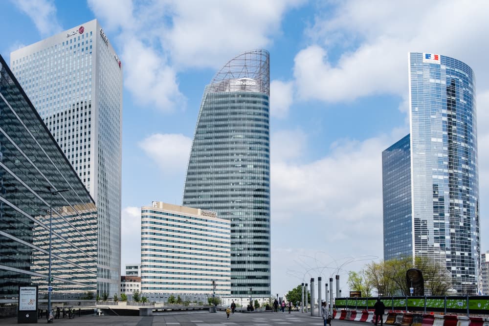 France, Ile-de-France, Paris, 2022-04-26. Illustration of the business district of La Defense. Located in the northwest of the capital, it is the headquarters of the largest French companies, especially those of the CAC 40. Photograph by Lilian Cazabet...