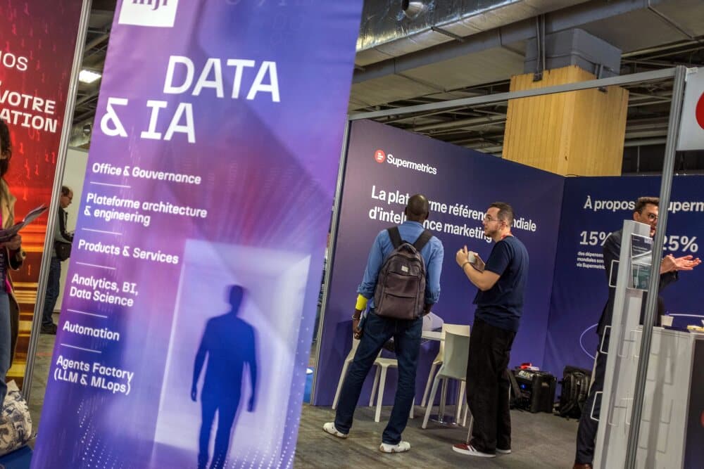 Bruno Levesque / IP3 Paris France 01 Octobre 2025 Illustration Salon Big Data et l Intelligence Artificielle Stand Supermetrics ENTREPRISE, NUMERIQUE, ILLUSTRATION, ECONOMIE INTERNET TELECOMUNICATION CLOUD INFORMATIQUE ILLUSTRATION NEWS IA LOGO (MaxPPP...