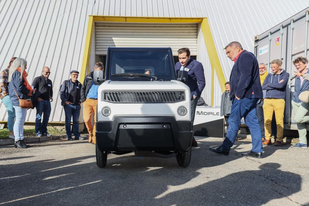 La startup Midipile présente son micro-utilitaire électrique fabriqué en Charente.