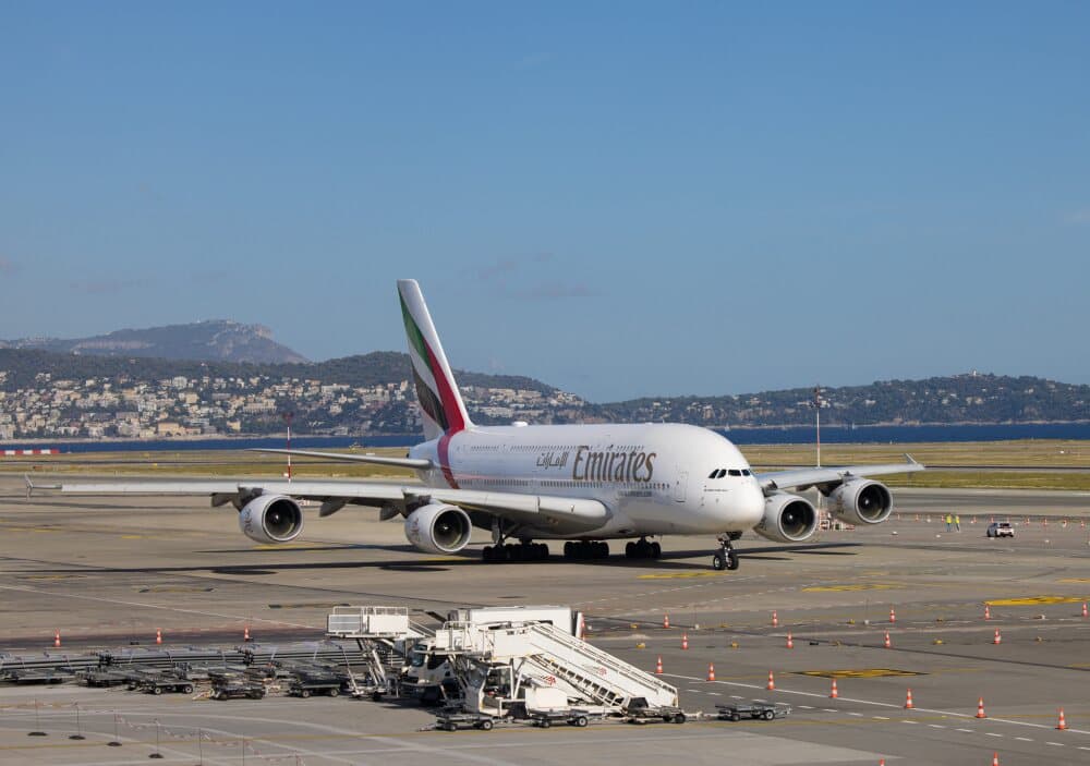 ©PHOTOPQR/NICE MATIN/Sebastien Botella ; Nice ; 07/10/2025 ; Emirates A380, aeroport de Nice, le mardi 7 octobre 2025 (MaxPPP TagID: maxnewsspecialtwo363651.jpg) [Photo via MaxPPP] - AÉROPORT NICE COTE D'AZUR