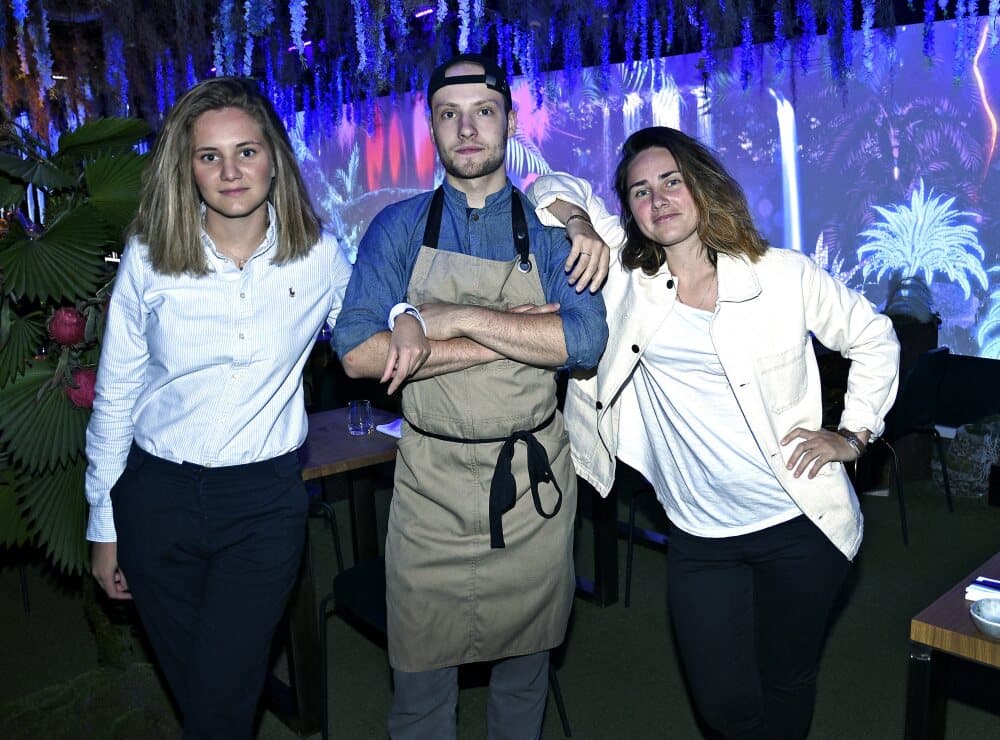 ©PHOTOPQR/LE PROGRES/Stéphane GUIOCHON - Lyon 3e Arrondissement 05/08/2021 - Restaurant Ephemere -Au centre commercial de LYON LA PART DIEU la nouvelle tendance des restaurants Ephemere avec ici une ambiance du film AVATAR de gauche a droite Jade...