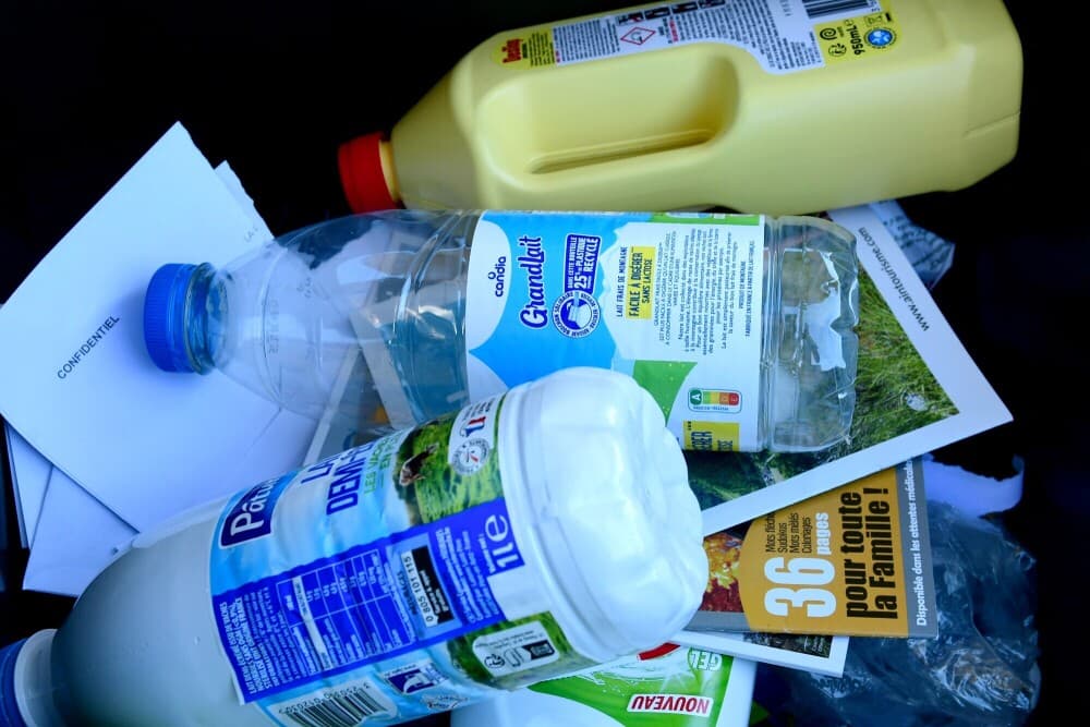 La fabrication de bouteilles en plastique est menacée par le blocage du pétrole brut dans le Golfe.