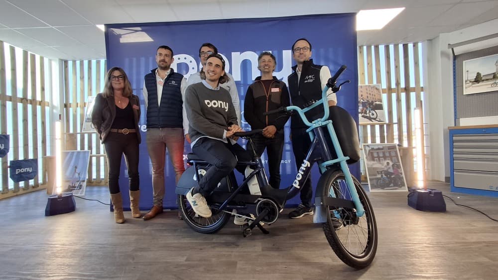 Pony et ses partenaires français ont dévoilé ce 16 octobre 2025 près de Nantes la deuxième génération du Double Pony.