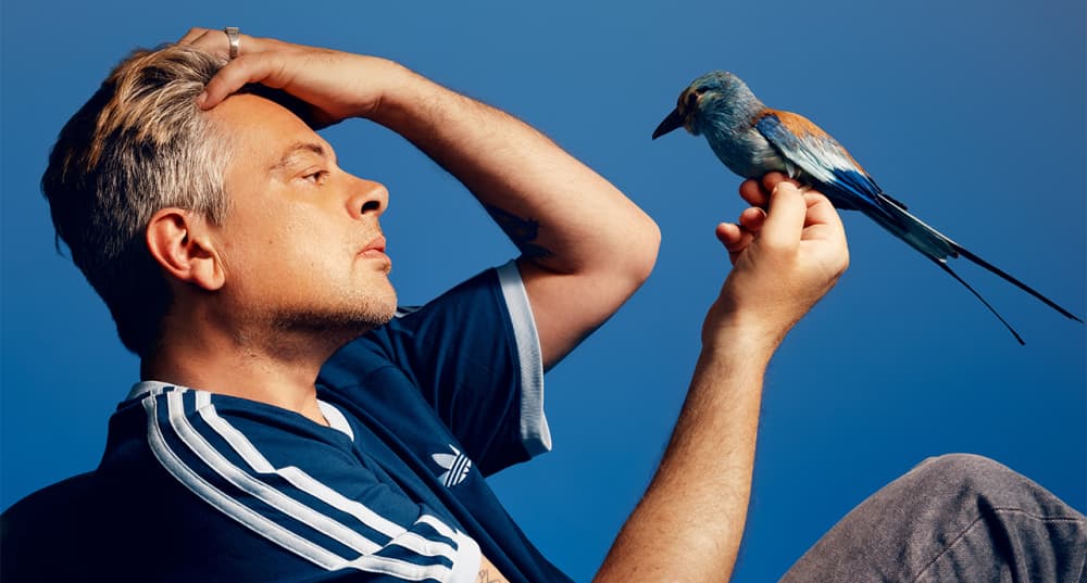 Avec « Le Disque Bleu », Benjamin Biolay signe son retour dans les bacs.