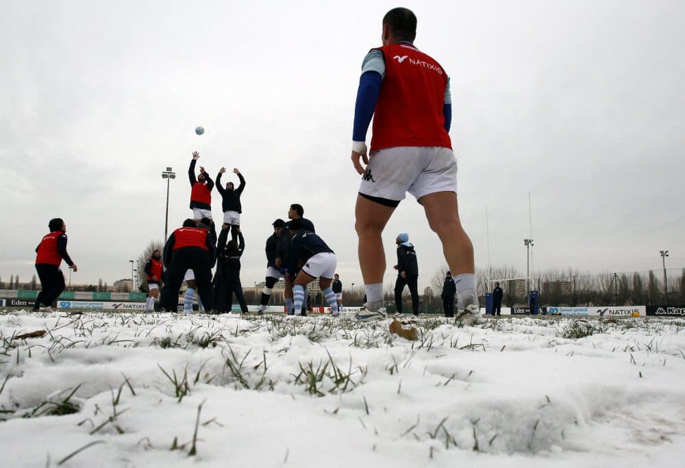 ©PHOTOPQR/LE PARISIEN / MARC MENOU / ANTONY / LE 27/12/10 RUGBY STADE DE LA CROIX DE BERNY TERRAIN ENNEIGE (MaxPPP TagID: maxsportsworldtwo043103.jpg) [Photo via MaxPPP] - ENTRAINEMENT DU METRO RACING