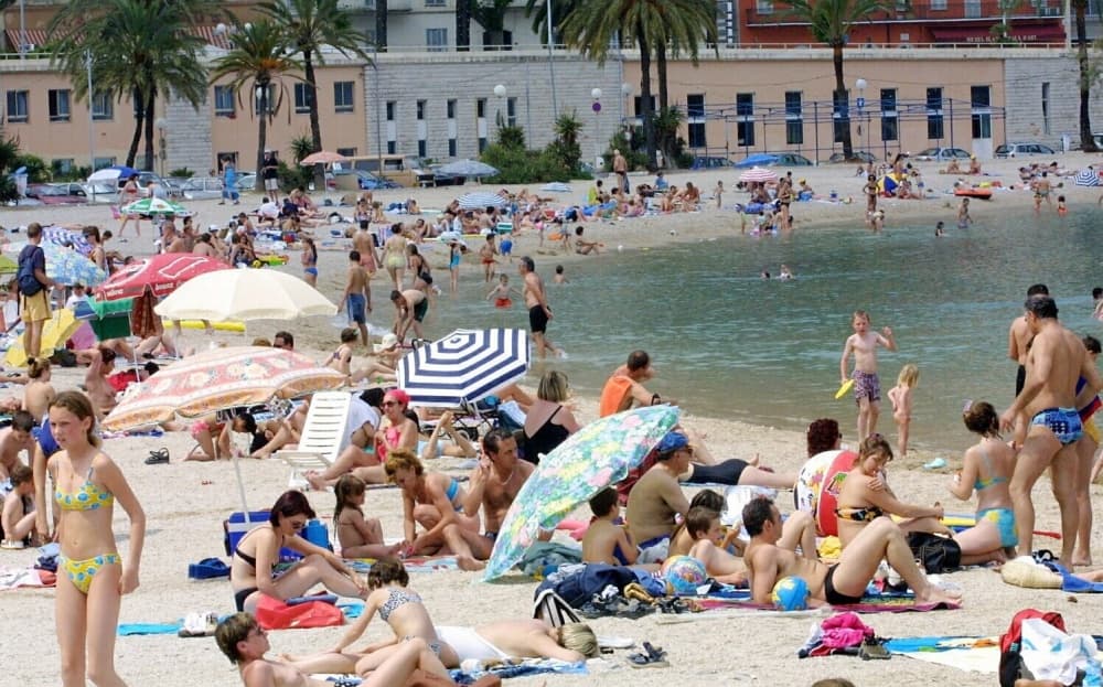 MaxPPP TagID: maxmatinnews003521.jpg/Photo via MaxPPP - SOUS LE SOLEIL..DE MENTON