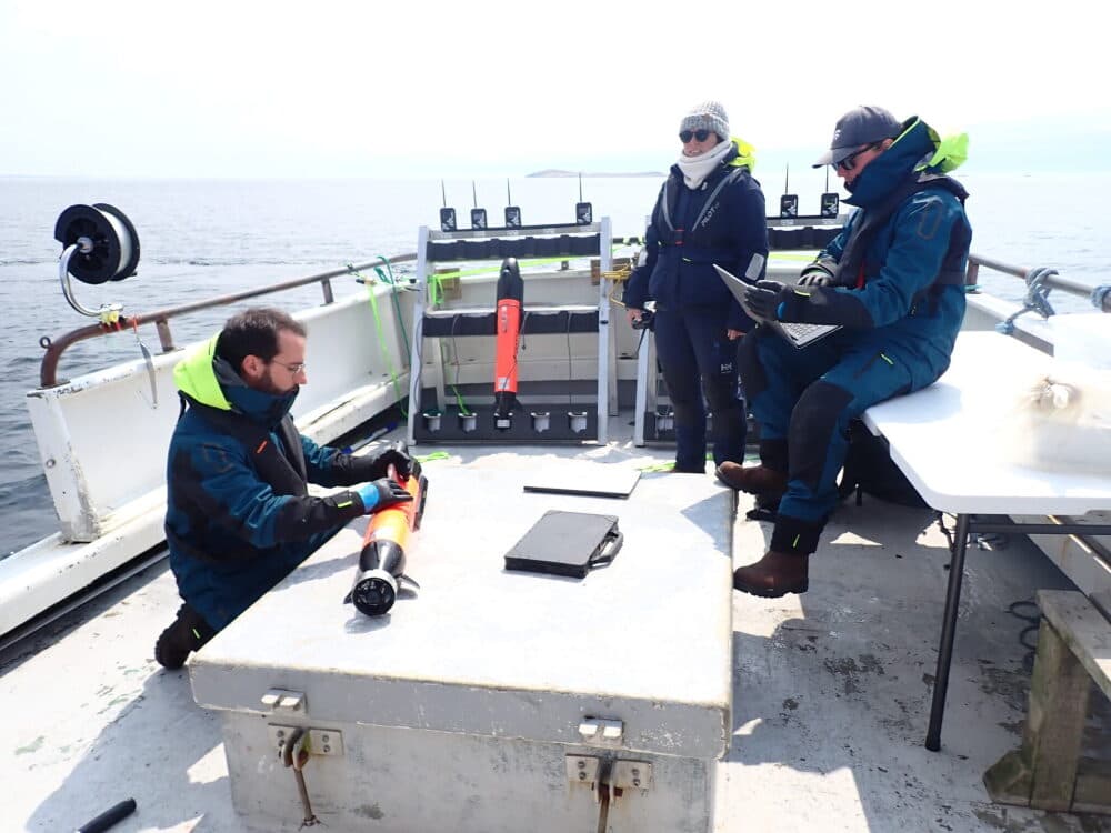À Saint-Pierre-et-Miquelon, la mission de Seaber avec le CNRS pour collecter de l'ADN environnemental (ADNe) et réaliser des mesures environnementales a engagé dix micro-AUV coordonnés, chacun équipé de capteurs spécialisés.