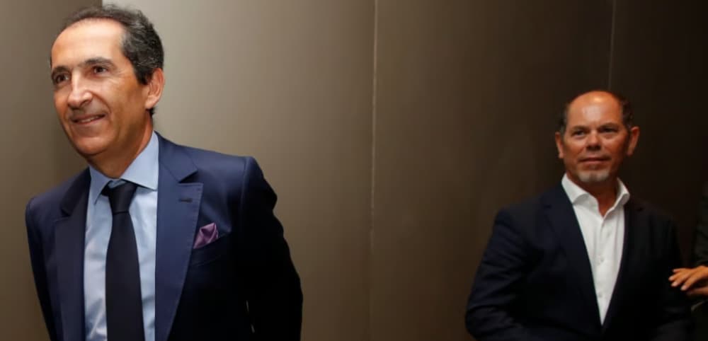 Patrick Drahi et Armando Pereira en 2018 lors de l’inauguration de l’Altice Campus. Armando Pereira, ancien associé de Patrick Drahi, réclame 605 millions d’euros sur Altice France/SFR, menaçant la cession de l’opérateur.