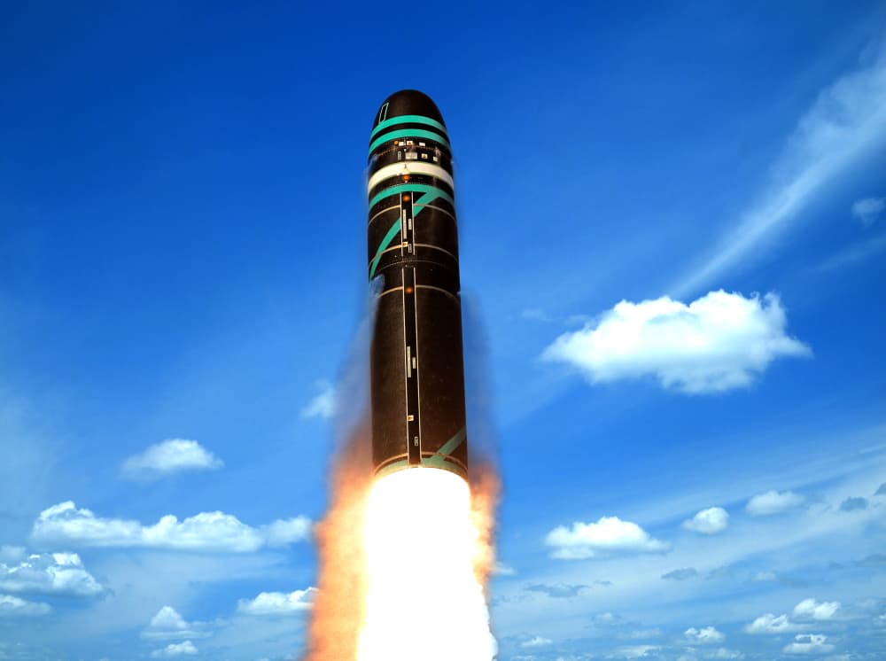 ArianeGroup est maître d'œuvre industriel du M51 de la force de dissuasion océanique française, pour le compte de la Direction générale de l'armement (DGA) depuis 2010.