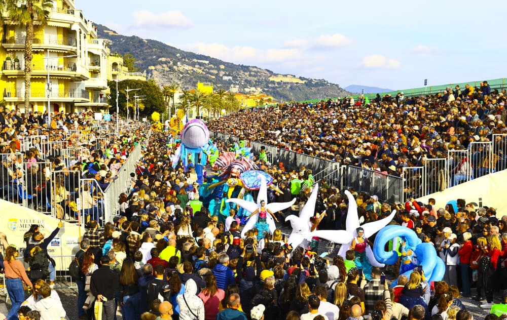Menton, France - February 16, 2025: 91e Fete du Citron, 91st Lemon Festival, Voyages dans les Etoiles, Corsos des Fruits d or. Corso, Carnival, Karneval, Parades, Parade, Mandoga Media Germany (MaxPPP TagID: dpaphotosseven926461.jpg) [Photo via MaxPPP]...