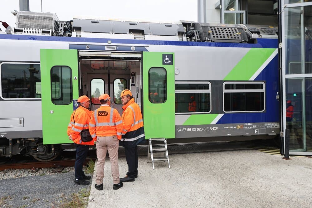 ©PHOTOPQR/LE COURRIER PICARD/Kevin Devigne ; Amiens ; 01/09/2025 ; 25/09/25 Technicentre SNCF : presentation d'une rame REGIO 2N Photo Kevin Devigne (MaxPPP TagID: maxnewsspecialtwo348792.jpg) [Photo via MaxPPP] - Technicentre SNCF : presentation d'une...