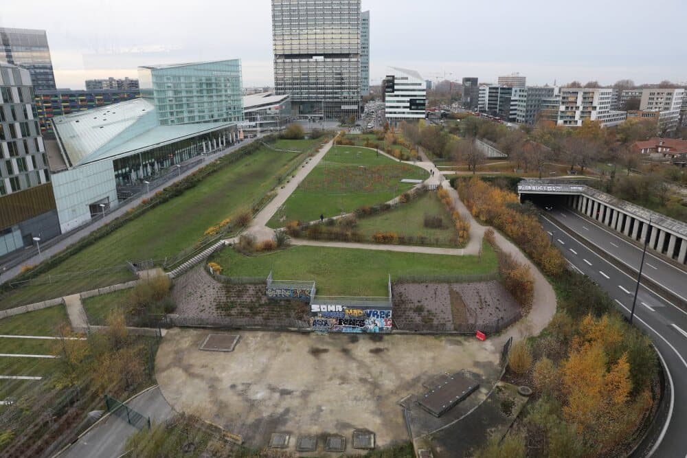 ©PHOTOPQR/VOIX DU NORD/Thierry Thorel ; 22/11/2023 ; Lille - Le 22 novembre 2023 - deux bassins de retentions sont sous le parc des Dondaines - Photo : Thierry Thorel / La Voix du Nord (MaxPPP TagID: maxnewsspecial807766.jpg) [Photo via MaxPPP] -...